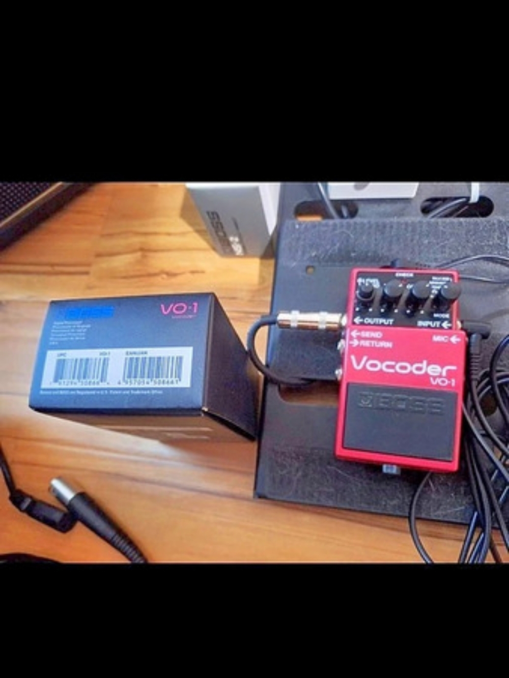 Roland R-05 V-Recorder Digital Voice Recorder Red & Black